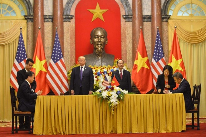vietnam us sign 12b in trade deals