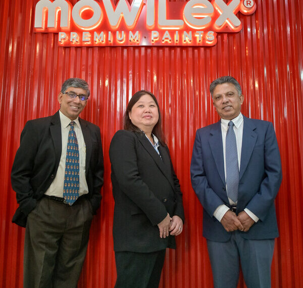 (left-right) Raja Krishnamurthy, Ph.D., MBA, and Prof. Raymond Fernando, Ph.D., pictured with Mowilex Head of Research and Development Novina Tjahjadi, will help strengthen R&D efforts and boost innovation as members of the new Mowilex Scientific Advisory Board.