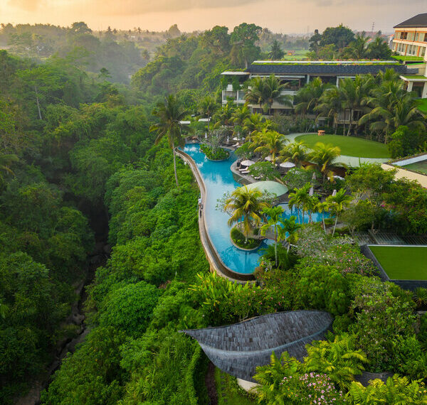 The Westin Resort & Spa Ubud is located in the heart of Bali, offering stunning views of the jungle and Ubud