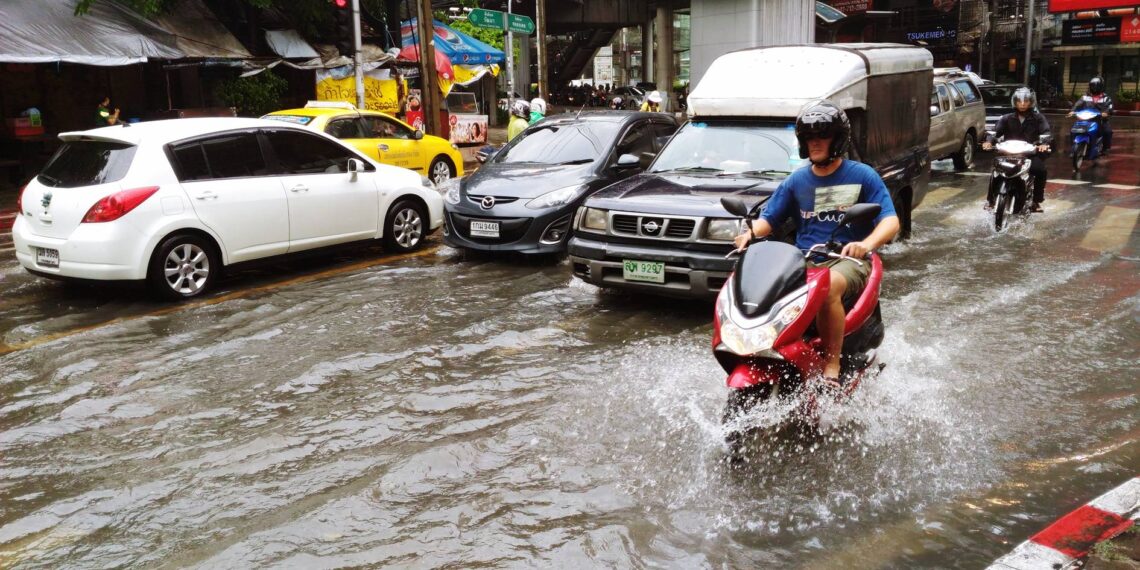 bangkok flood street