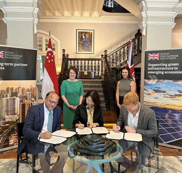 Front, from left to right: Srini Nagarajan, Managing Director and Head of Asia, British International Investment, Misako Fukui, Managing Director, Idemitsu Asia Pacific Pte. Ltd and Ross Coull, Founder of Skye Renewables. Back, from left to right: Kara Owen, British High Commissioner to Singapore and Lauren Babuik, Head of Singapore Climate, Energy and Nature Team, Foreign, Commonwealth and Development Office.