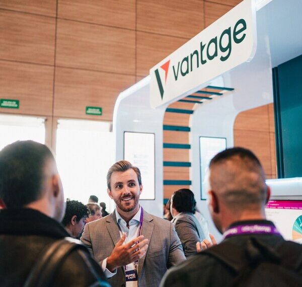 Vantage Markets Shines as Diamond Sponsor at Money Expo Colombia 2024