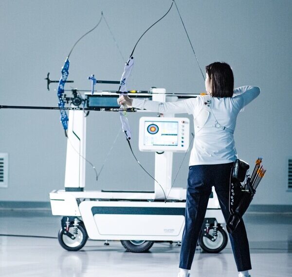 Hyundai Archery - Self-adjusting shooting robot