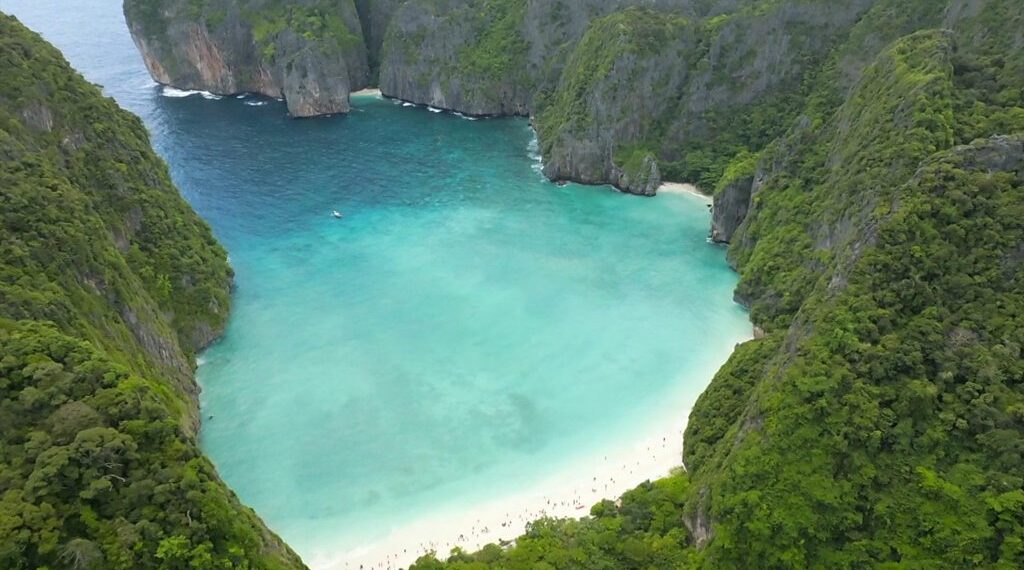 Protecting Thailand's famous 'paradise beach' - BBC