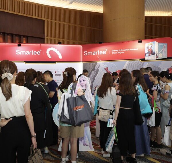 The Smartee booth attracted numerous industry elites creating a hub