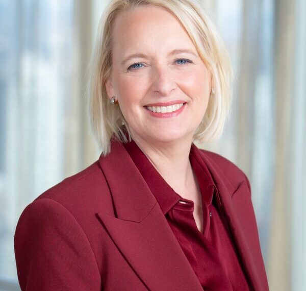 Accenture Julie Sweet Official Headshot FY24